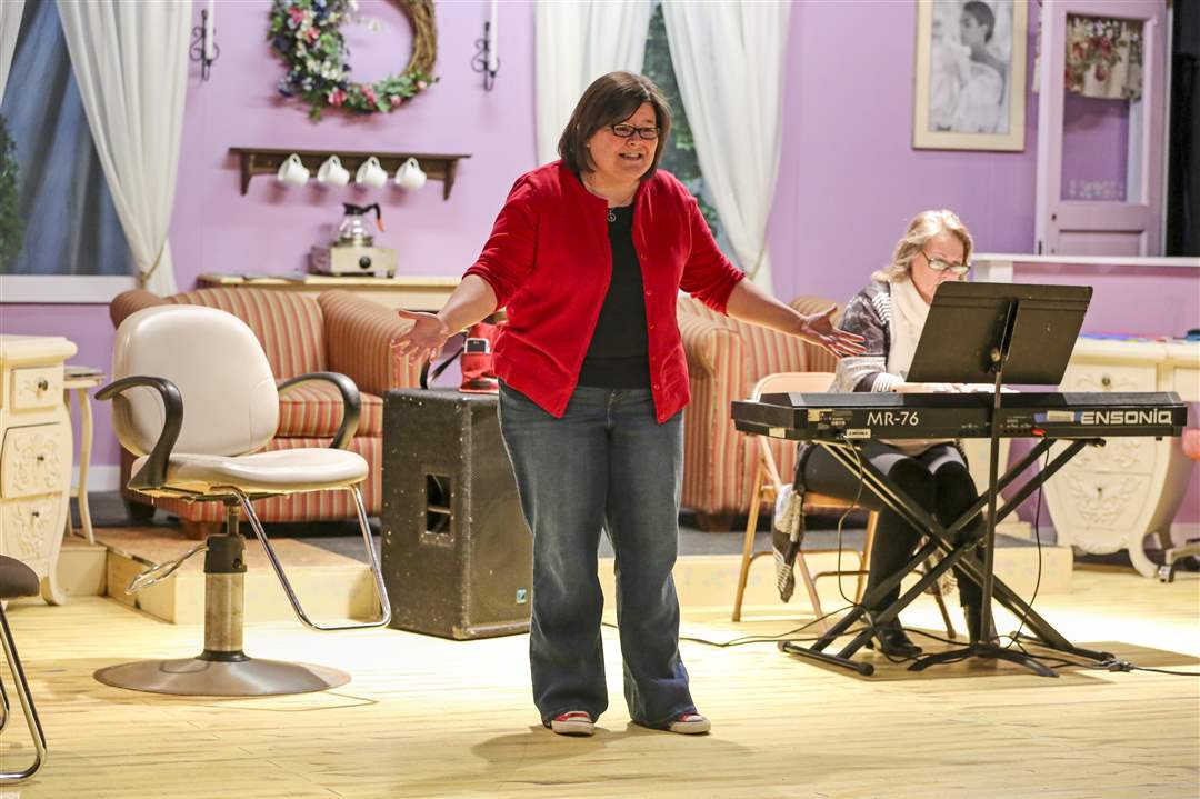 MAG-theatermagLaura-Crawf