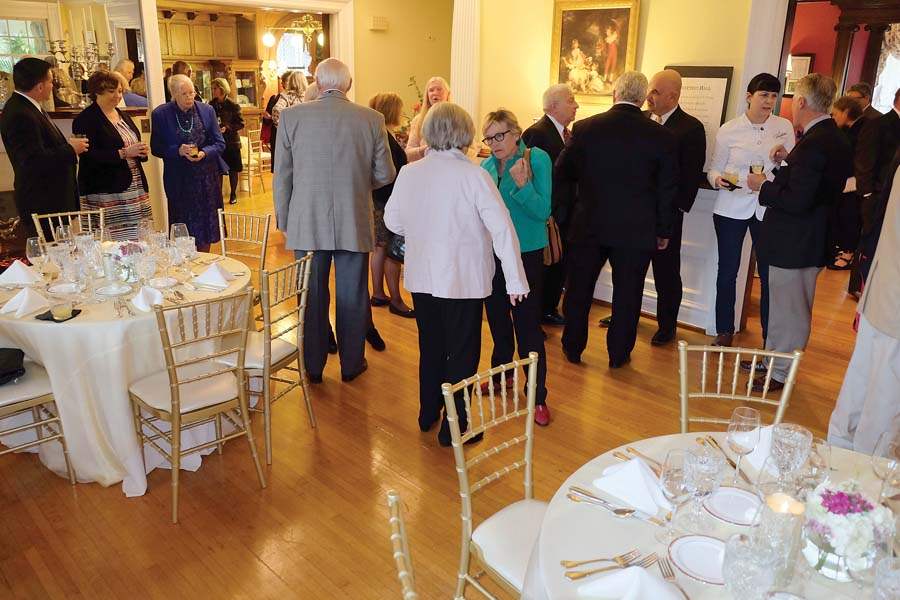 SOC-libbey17p-guests-mingle