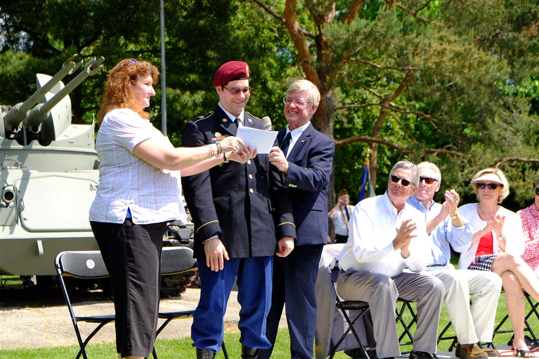 CTY-parade29-marshal