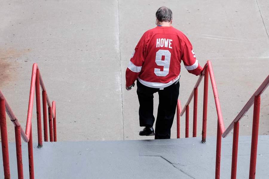 spt-gordiehowe-Tom-Fowlow-leaves