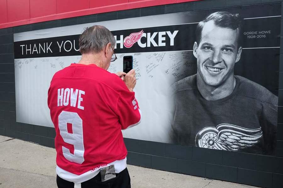 spt-gordiehowe-Tom-Fowlow