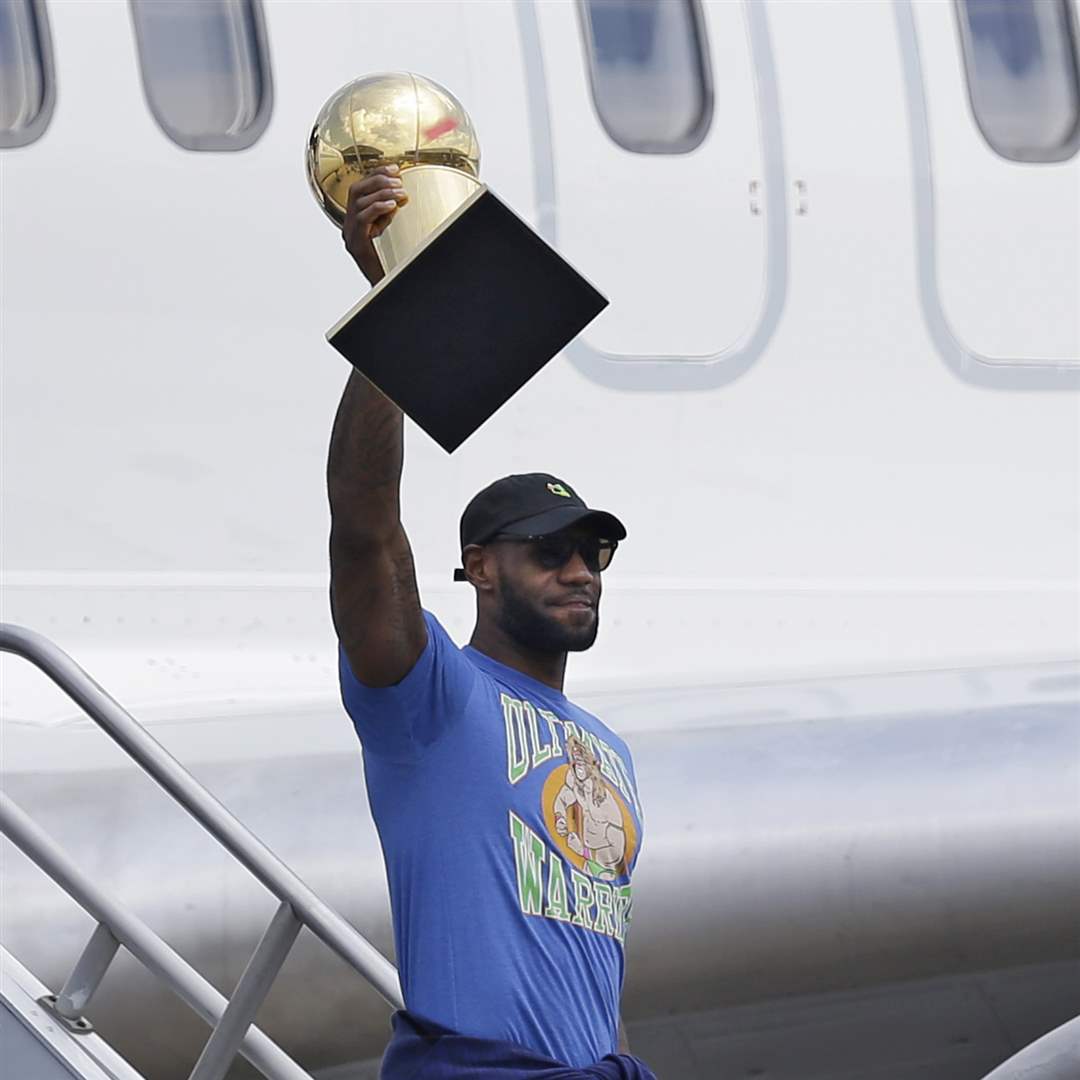 Champion-Cavaliers-BasketballTrophy