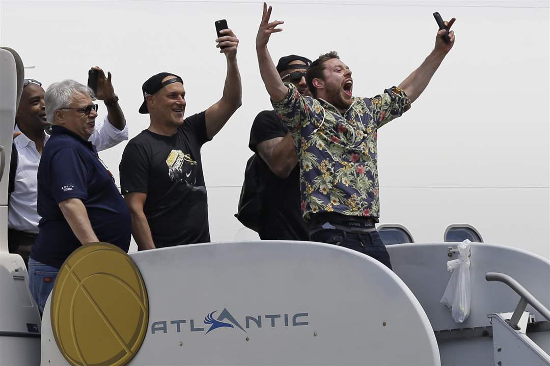 Champion-Cavaliers-BasketballDelly