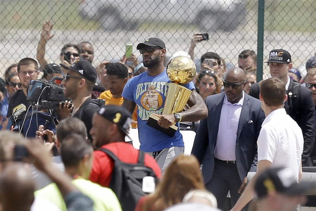 Champion-Cavaliers-BasketballWalk