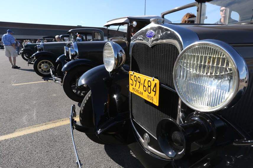 ford04-fords-lined-up