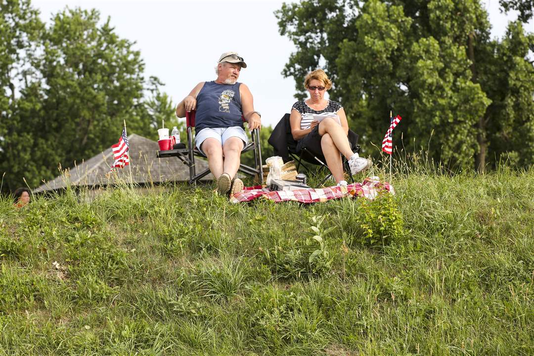 PBURGFIREWORKS4-early