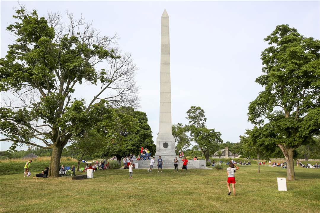 PBURGFIREWORKS4-gather