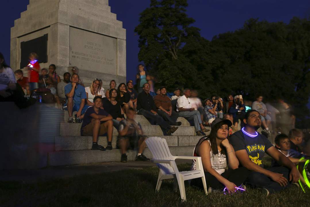 PBURGFIREWORKS4-rossford