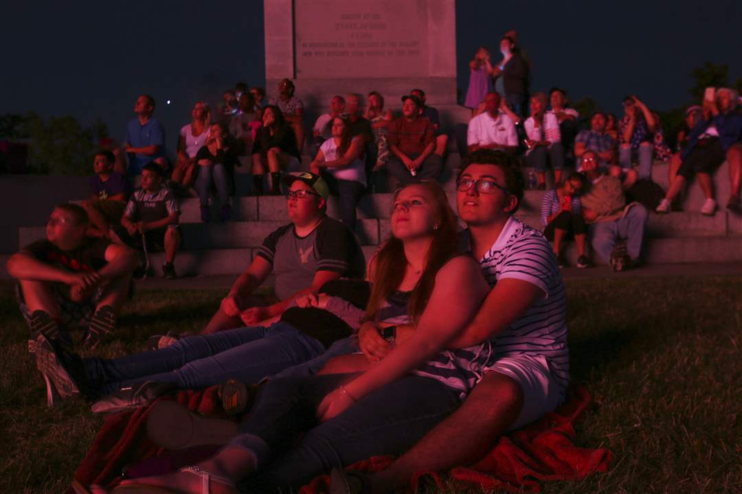 PBURGFIREWORKS4-watch