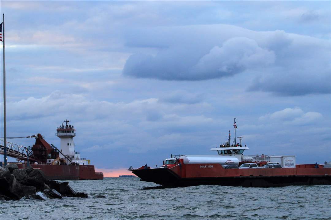 FERRIESxx-ferry-kelleys-island-dock