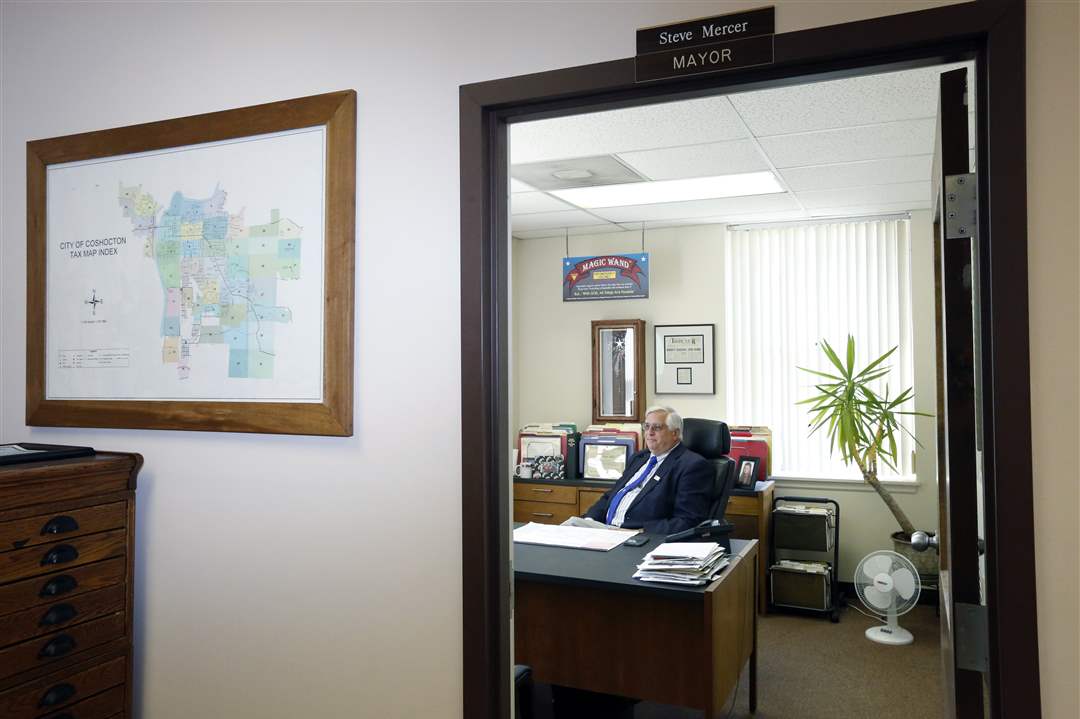 Steven-Mercer-sits-7-18