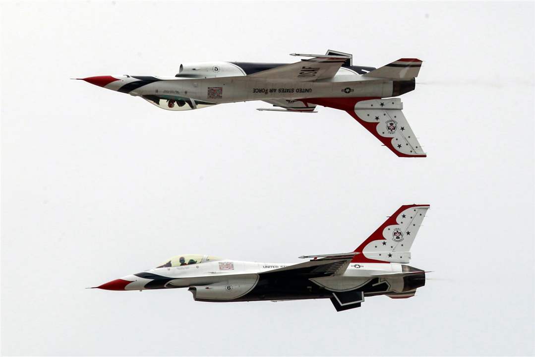 Thunderbirds-fly-7-18