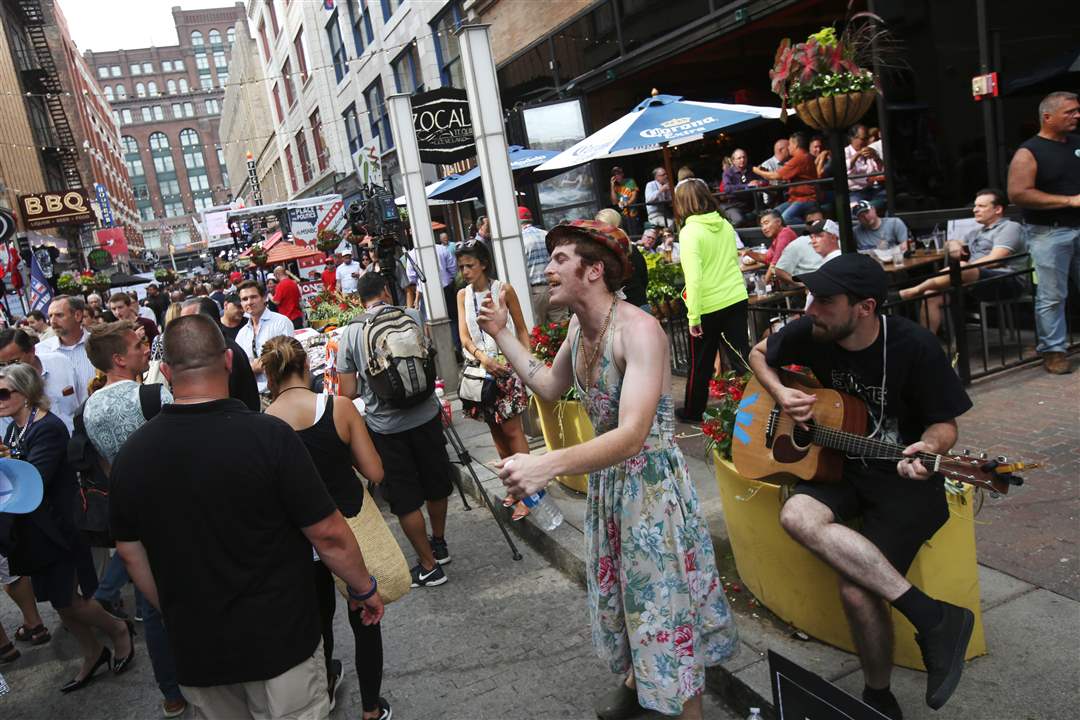 Street-performers-7-21