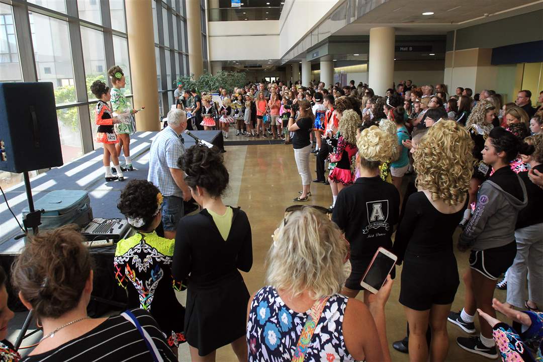 Dancers-receive-7-23