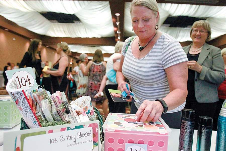 SOC-chicks13p-Lisa-Kelly