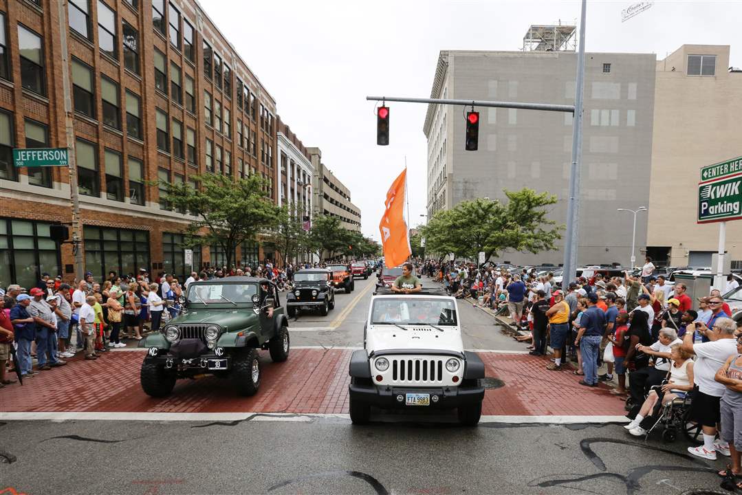 Jeeps-parade-8-13