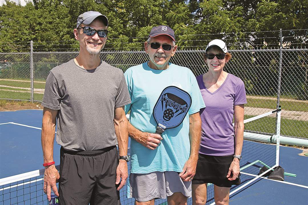 Steve-Haubert-coach-Dave-Pickett-and-beginner-Linda-Hauber