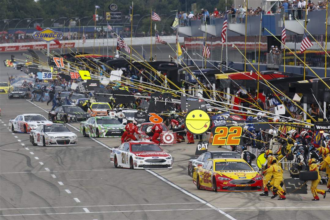 spt-nascarPits