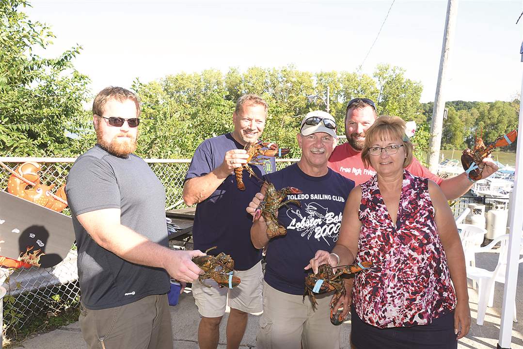 toledo-sailing-club-lobsters