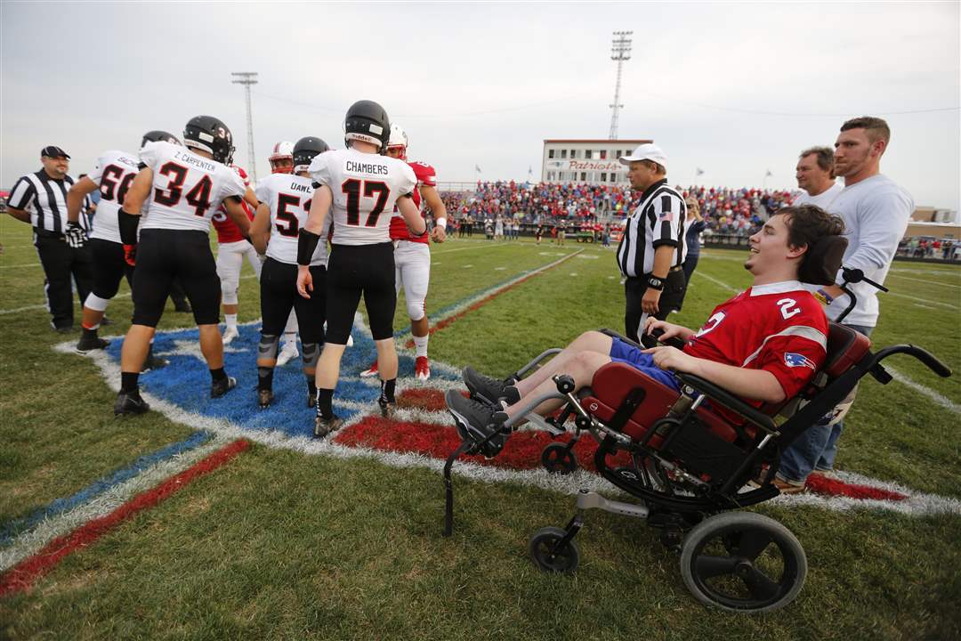 Rosebrook-serves-9-16