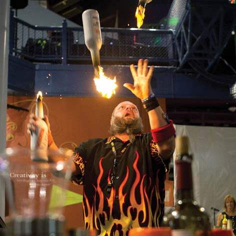 soc-bash17p-Robbie-Flair-juggles