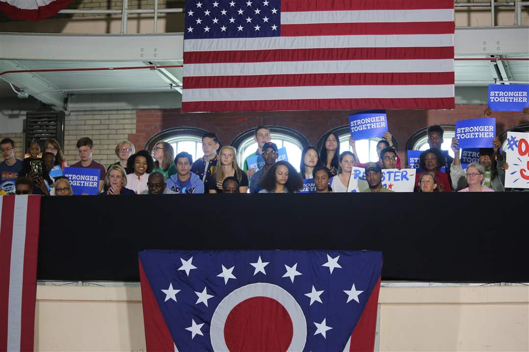 CTY-billclinton28p-Waite-welcomes-Clinton