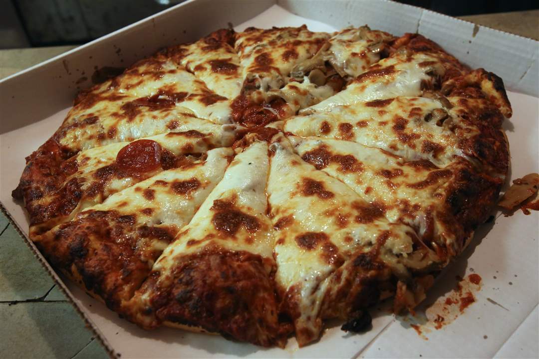 MYLES01-myles-pizza-finished