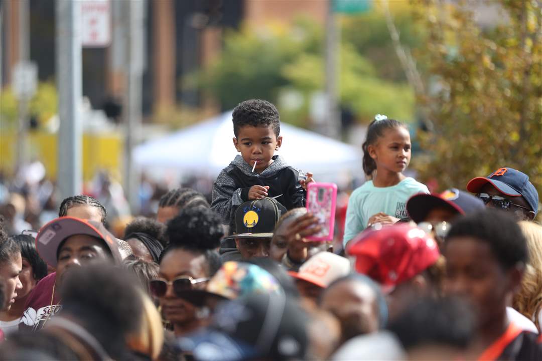 CTY-easter03-crowd-1