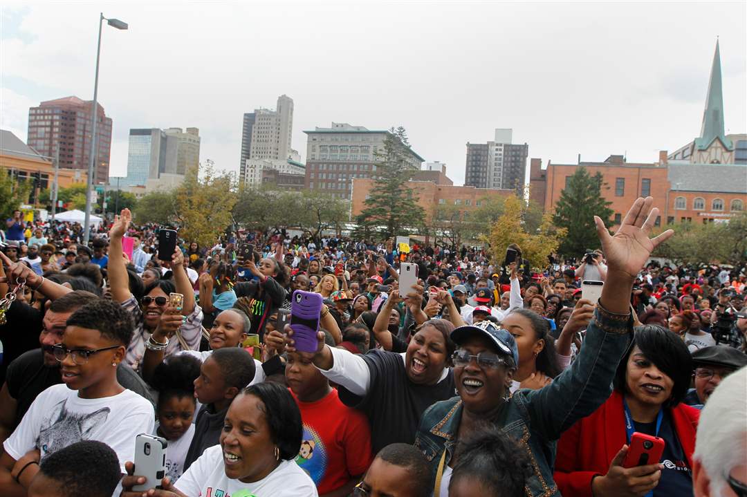 CTY-easter03-crowd-shot