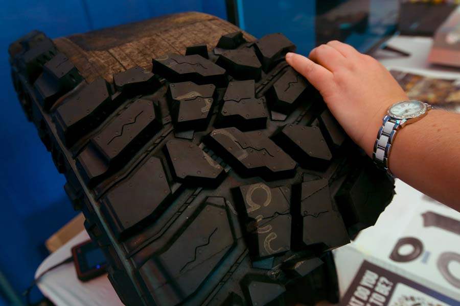 COOPER07-tire-display