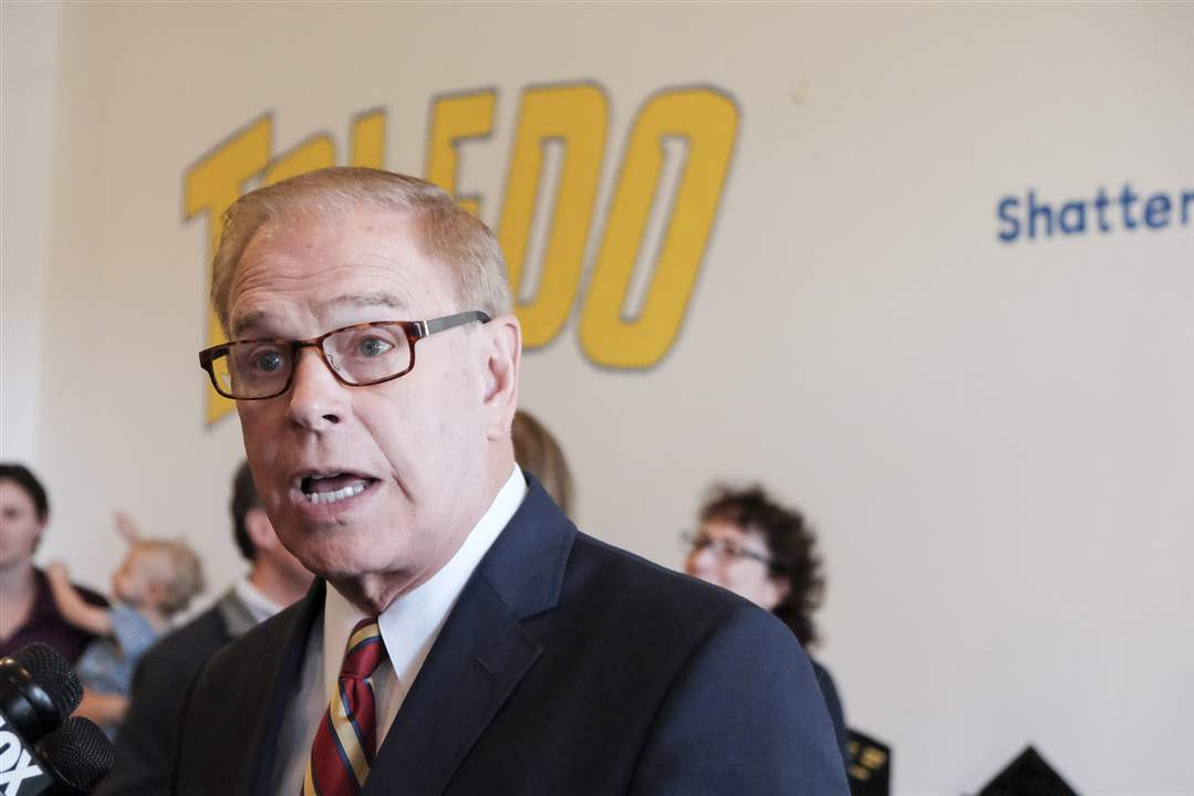 CTT-steinem09p-strickland-media