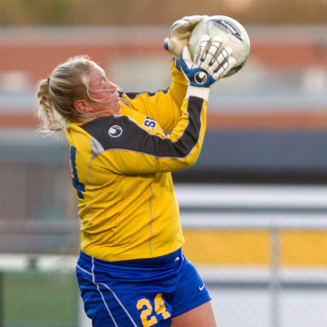 GirlsDistrictSoccer25pWarnecke