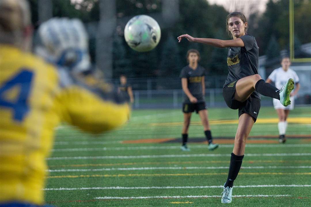 GirlsDistrictSoccer25pClere