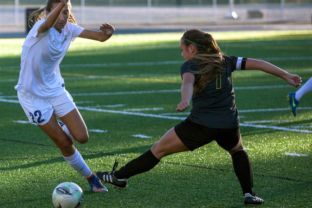 GirlsDistrictSoccer25pMislay