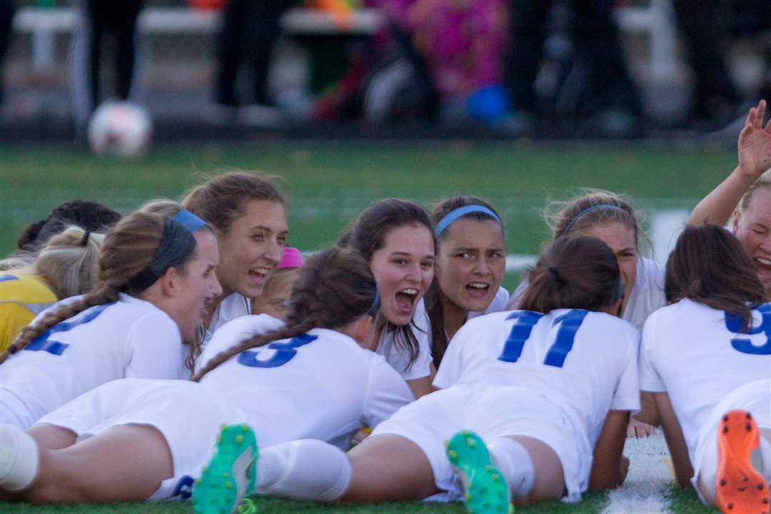 GirlsDistrictSoccer25pteam