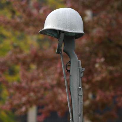 MAG-monuments29P-Korean-War-Memorial-at-The-Civic-Center-Mall-in-Toledo