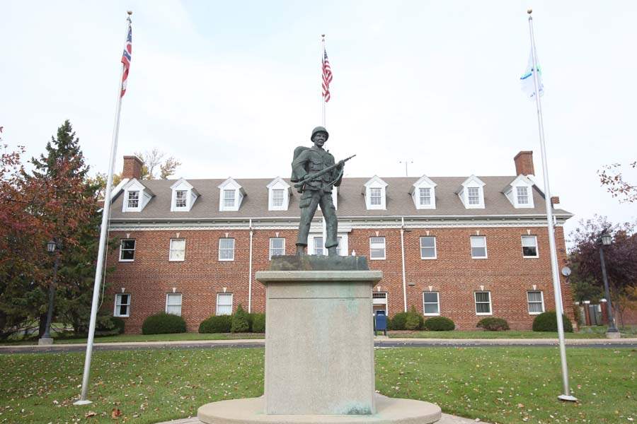 MONUMENTS29p-sylvania-war-memorial