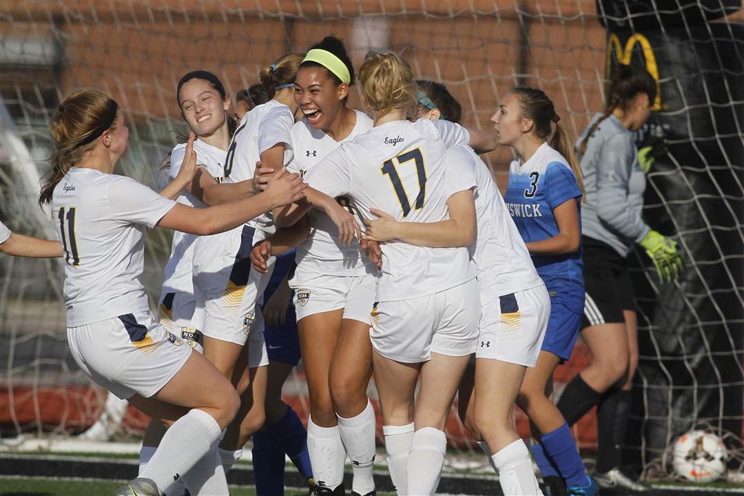 notredamesoccer05-bauer-cheer