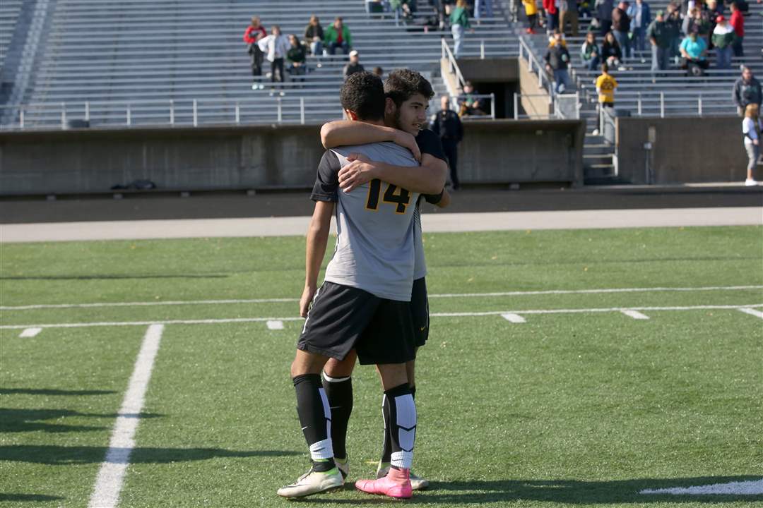 nviewsoccer06p-hug