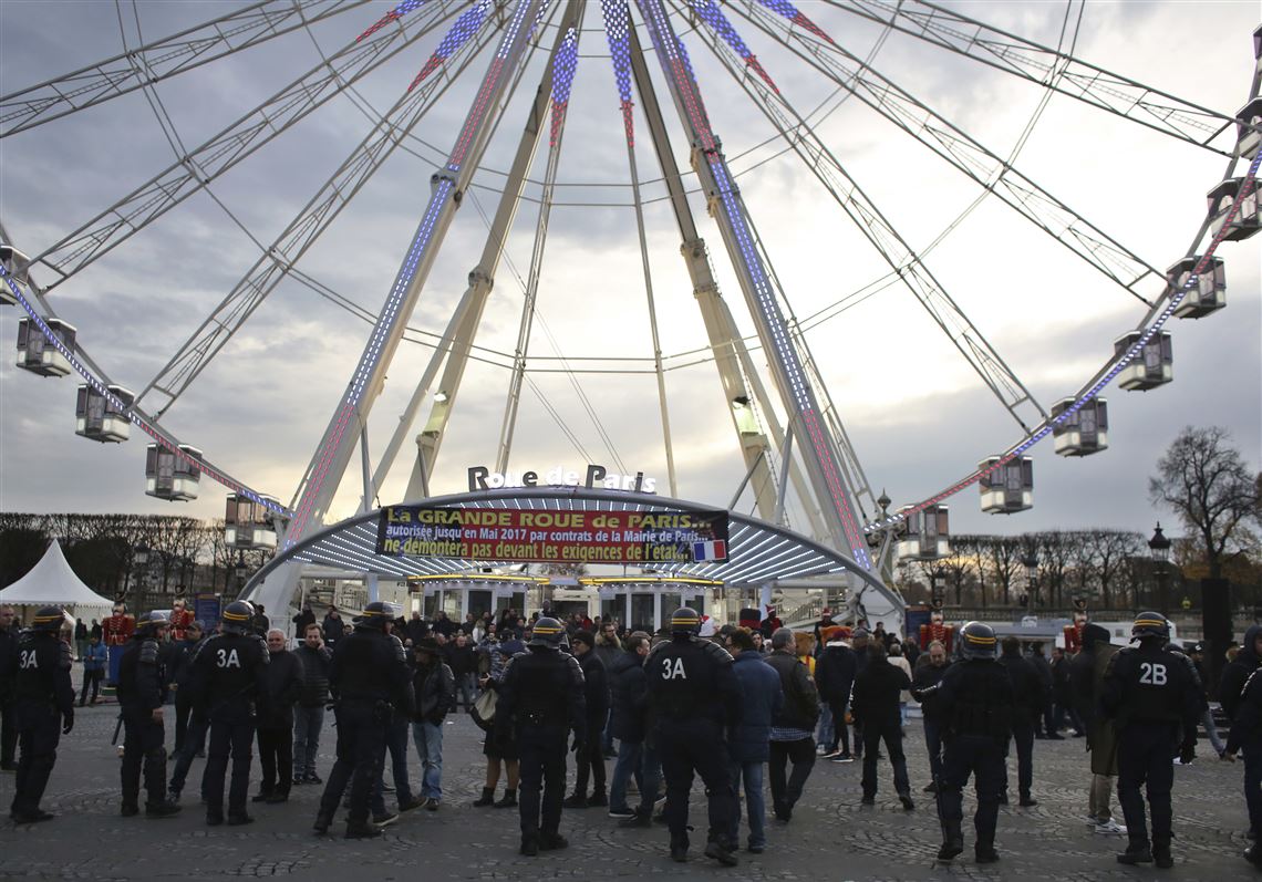 Fair Workers Block Paris Plaza To Save Giant Ferris Wheel The Blade