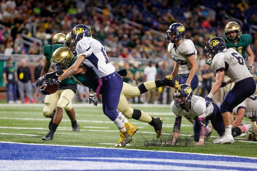 SPT-WhitefordFootball26p-christofferson-vs-lemke