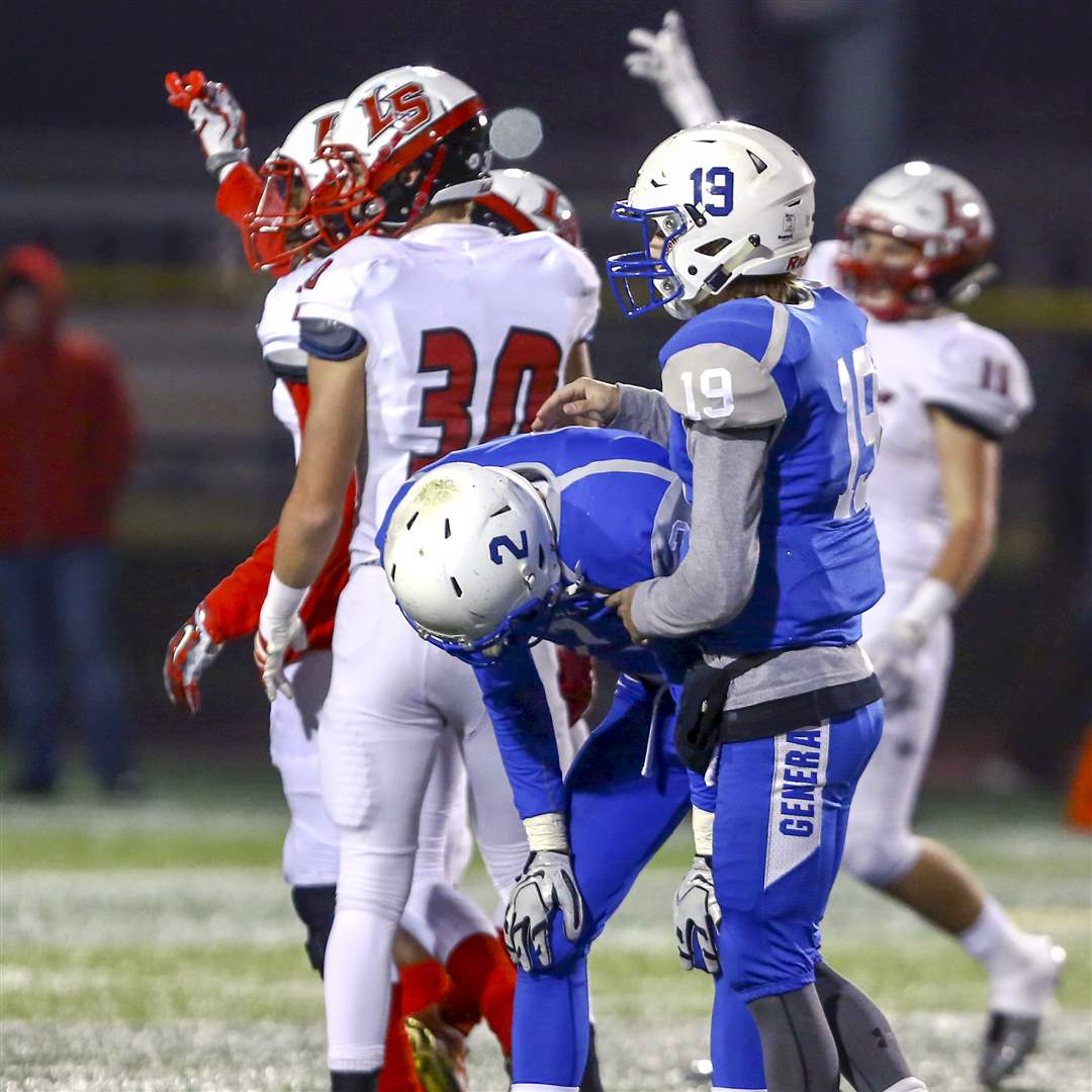 Wayne-quarterback-11-25