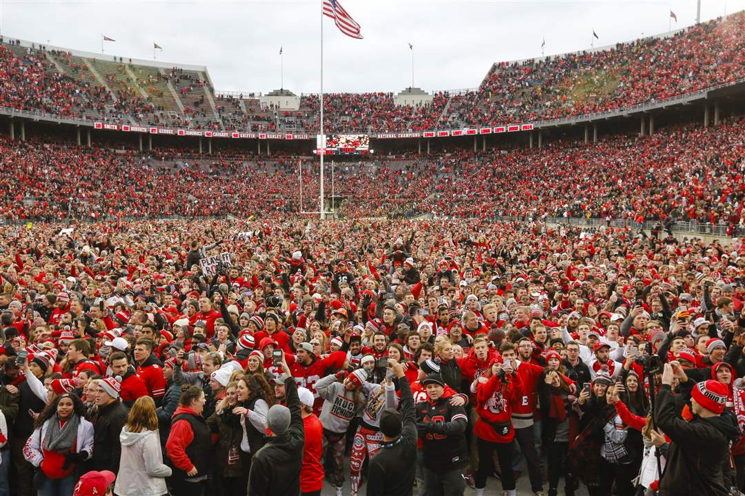 crowd-the-field-11-26