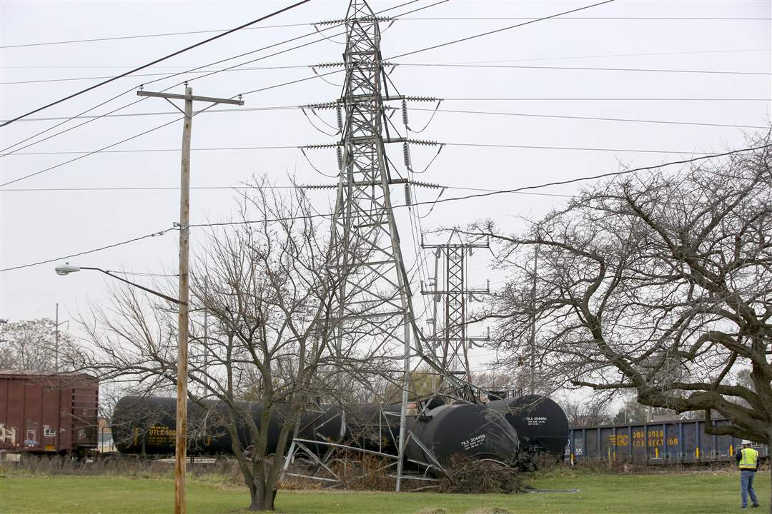 CTY-TrainDerailmentdirt