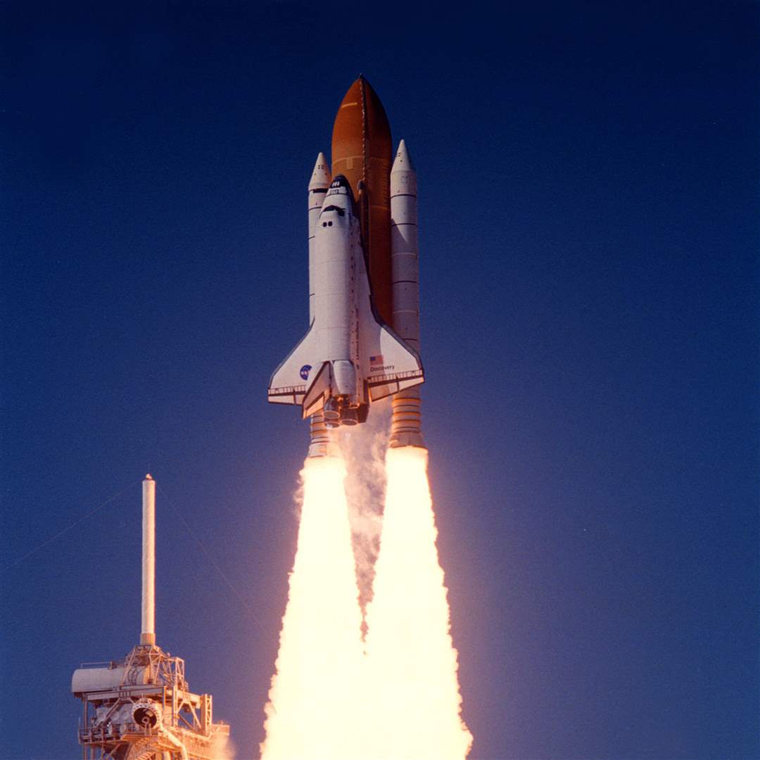 Shuttle-Discovery-12-8