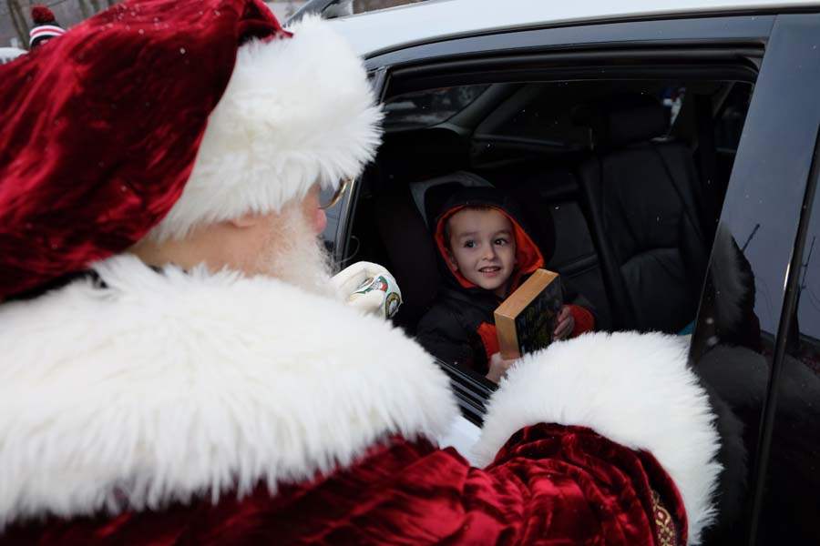 CTY-toydrive09p-santa-and-chase-henderson