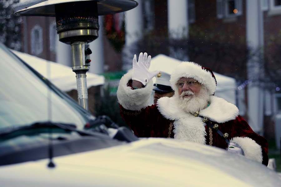 CTY-toydrive09p-santa-waves