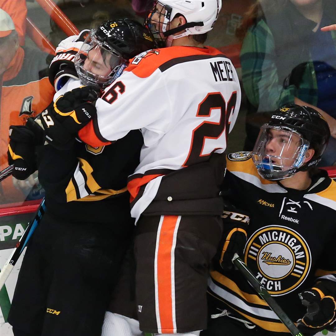 BGhockey11p-meier-fights