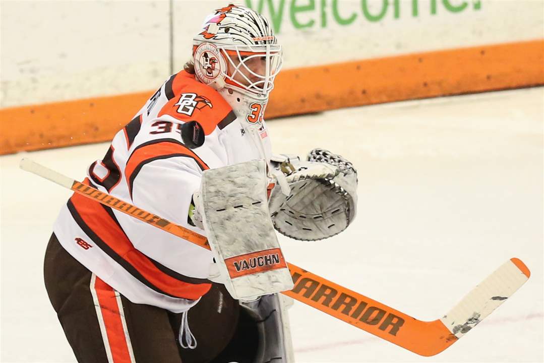 BGhockey11p-bednard-save