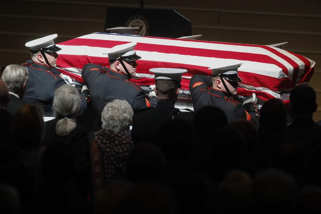 John-Glenn-MARINES-CARRY-CASKET